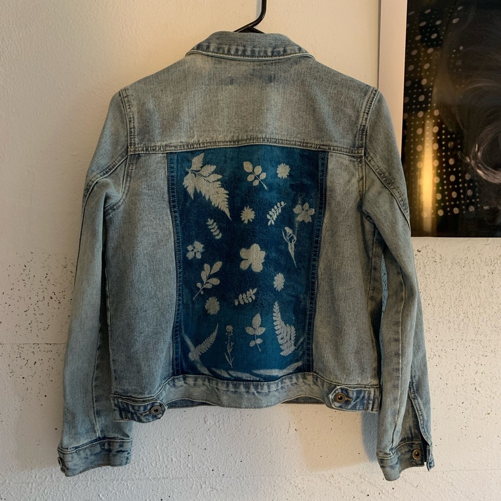 #wearableart pressed flower 🌸 HAND-CYANOTYPE denim jacket